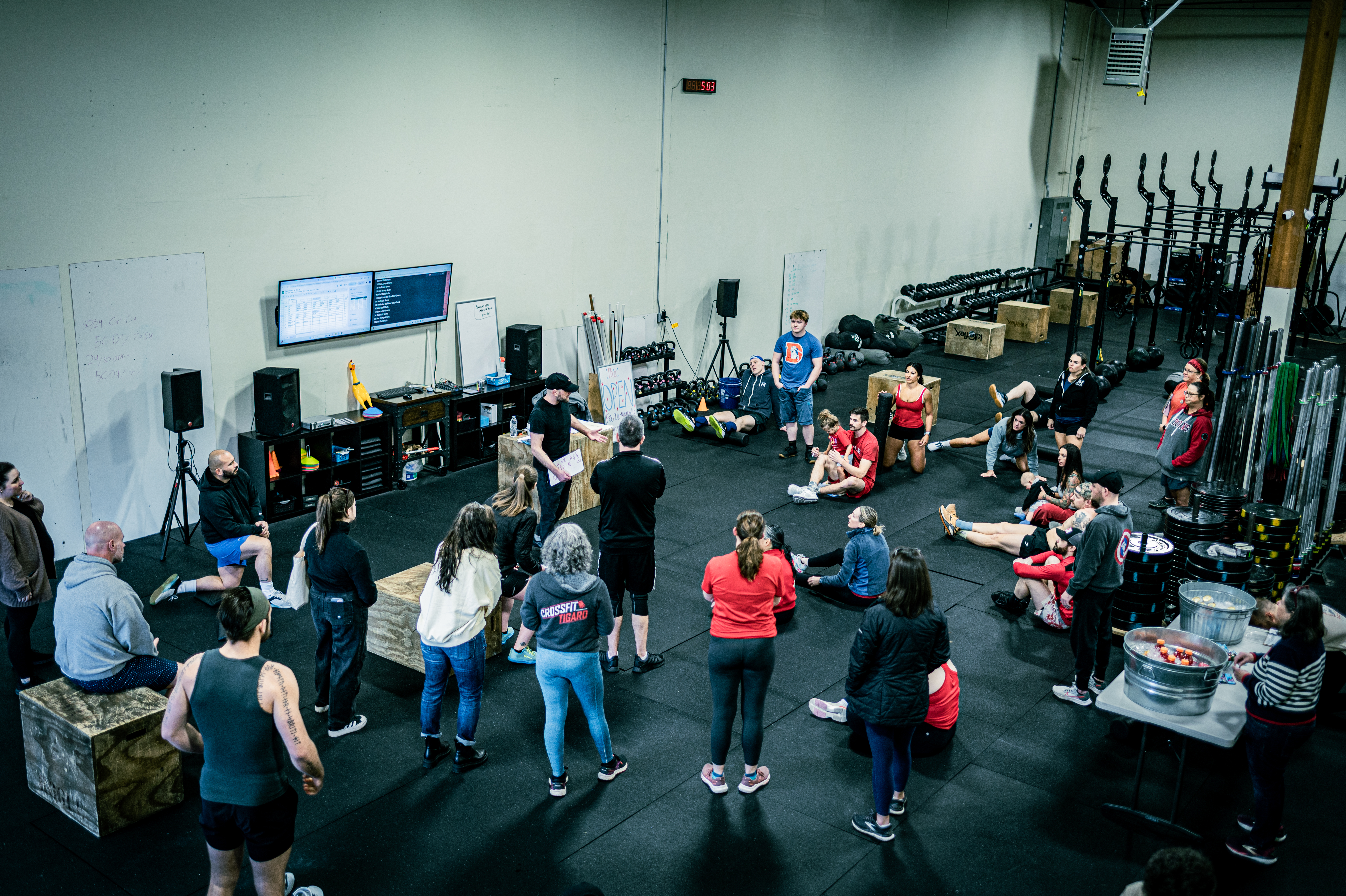 Group CrossFit class at CrossFit Tigard